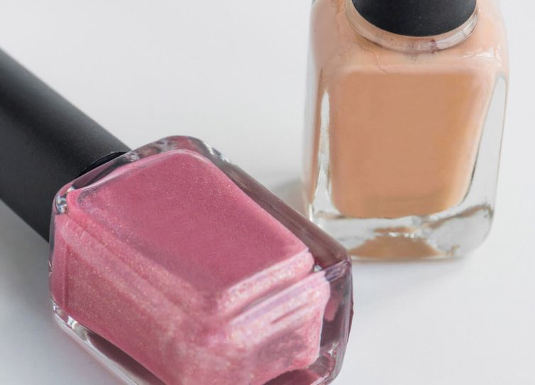 Pentru manichiurǎ şi pedichiurǎ